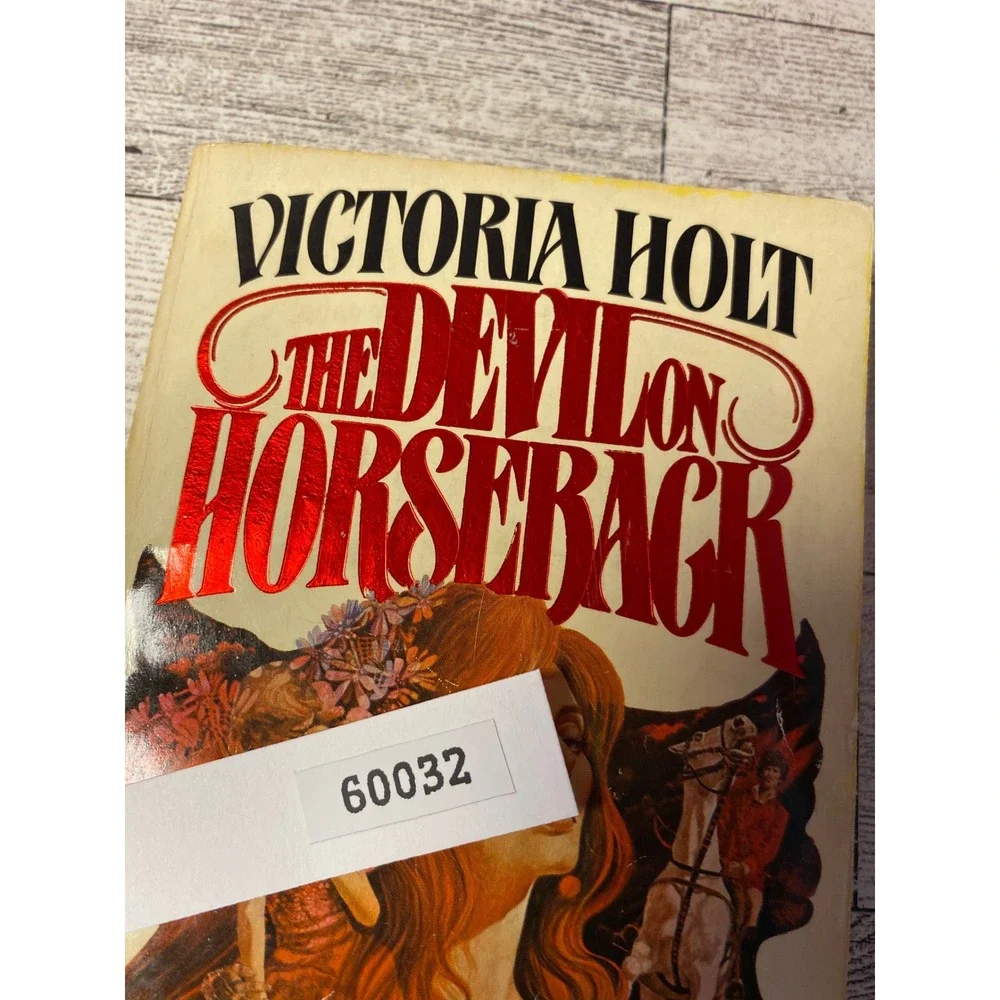 The Devil‎ on Horseback Victoria Holt Fawcett Crest 1977 Paperback Romance Novel